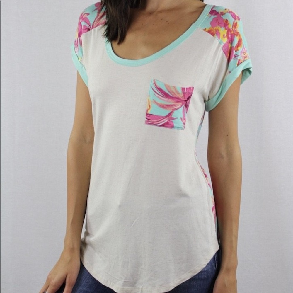 Super soft pocket tee w/ palm tree detail